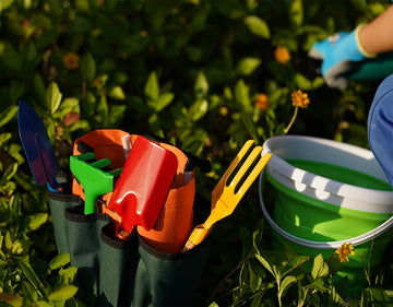 Doiaz Kidz Gardening Tool Set rake helps little ones rake leaves smoothly during outdoor play.