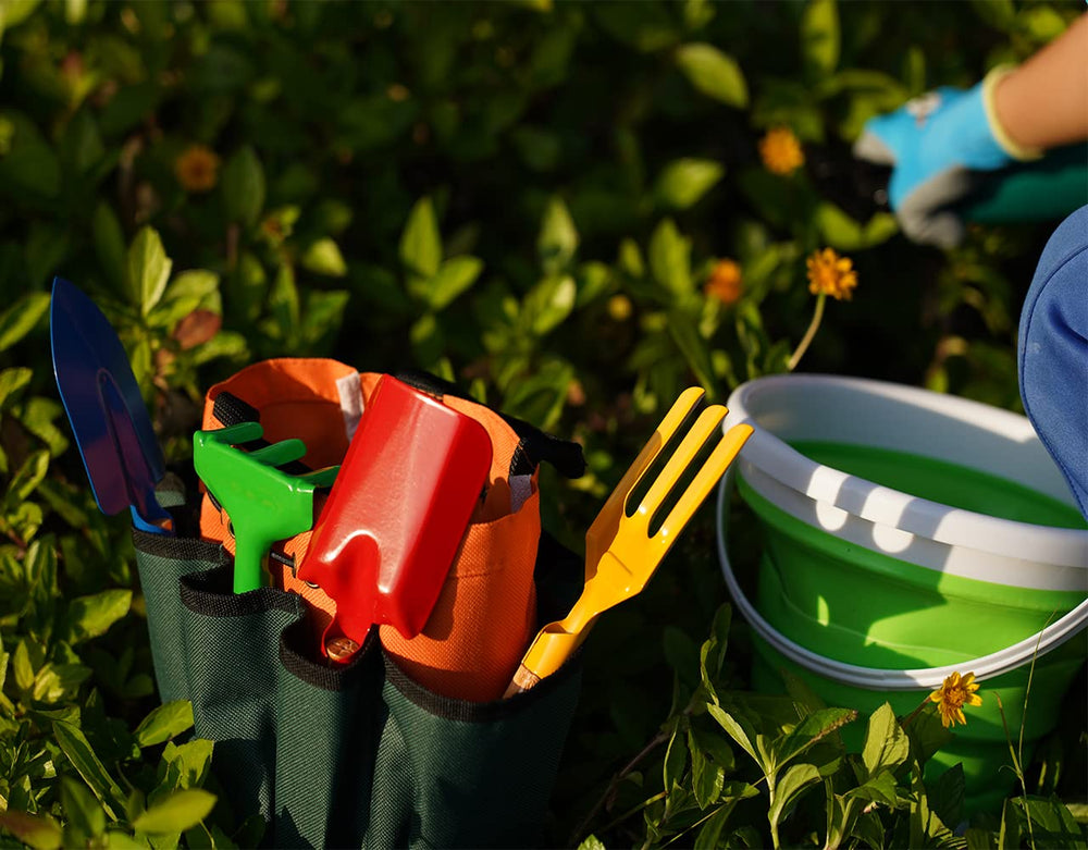 Doiaz Kidz Gardening Tool Set rake helps little ones rake leaves smoothly during outdoor play.