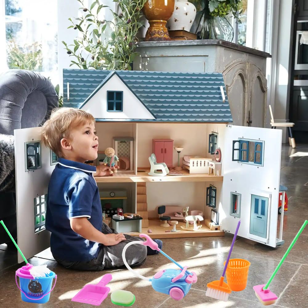 DoubleWood dollhouse bucket serves as a portable water-cleaning prop.