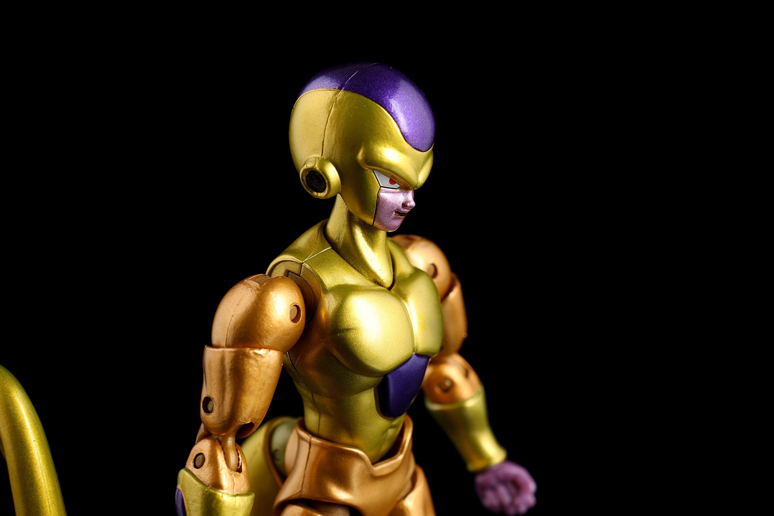 Dragon Stars Golden Frieza packaging reflecting anime aesthetics for collectibility