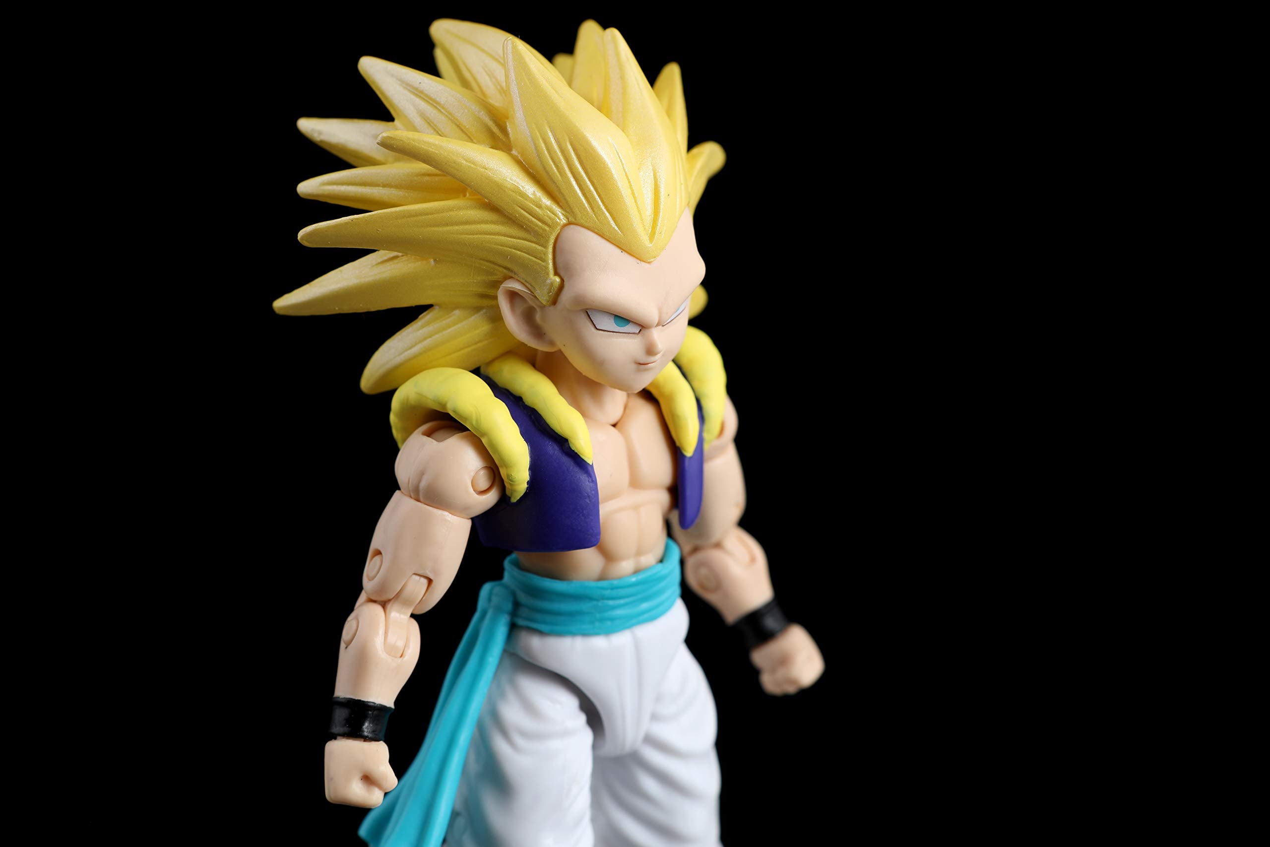Dragon Stars Super Saiyan 3 Gotenks hair-detail captures energy aura.