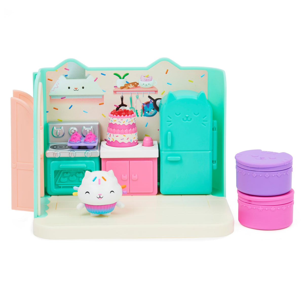 DreamWorks Gabby’s Dollhouse Bakey with Cakey Kitchen spinning cake for pretend parties.