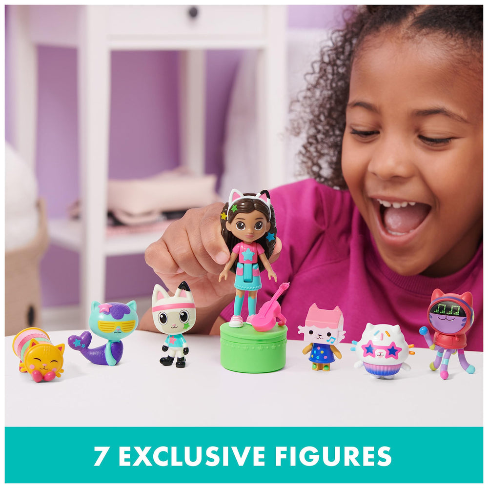 DreamWorks Gabby’s Dollhouse Cakey Cat figure supports creative storytelling.
