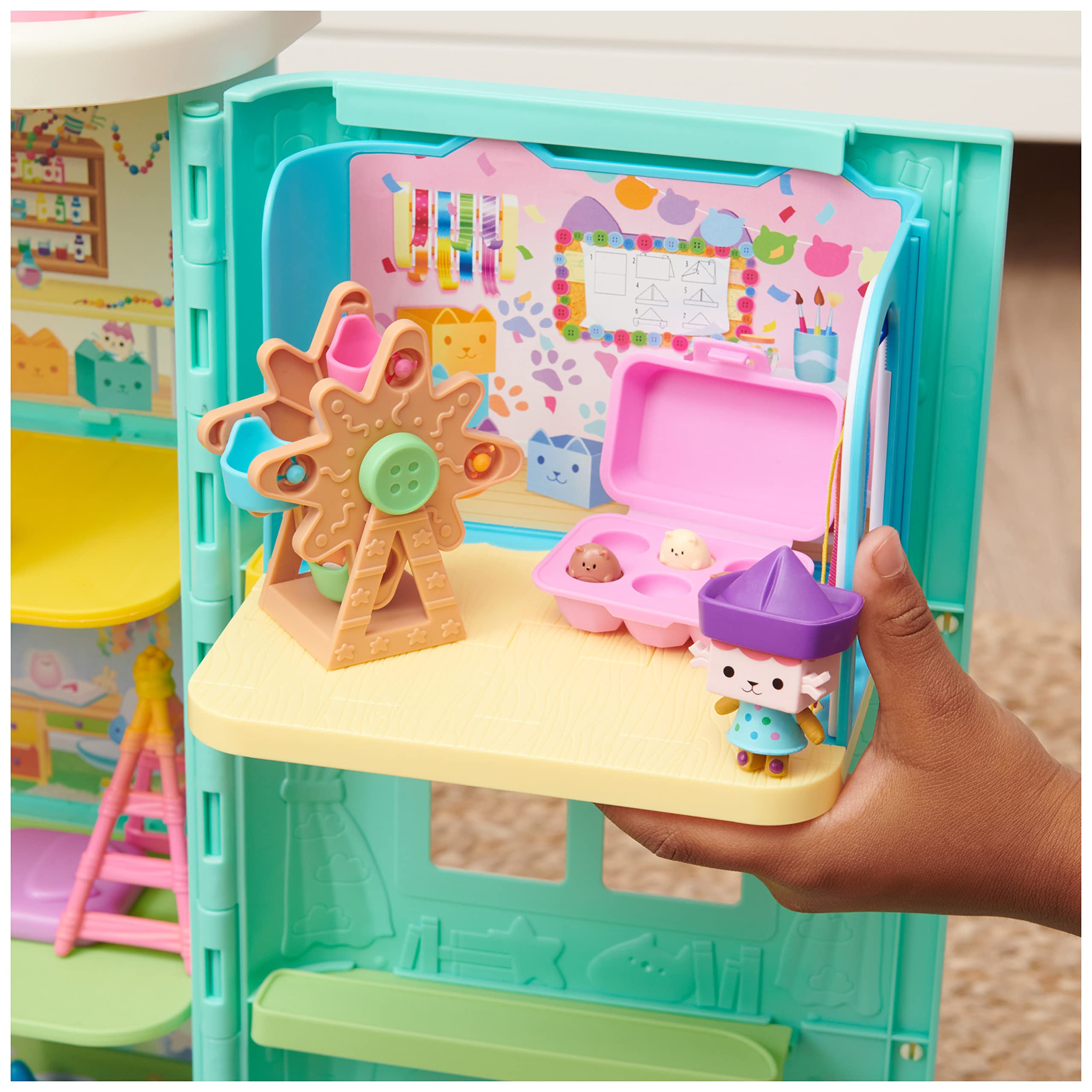 Gabby's Dollhouse Cricegatti spinning on Ferris wheel encourages interactive play.