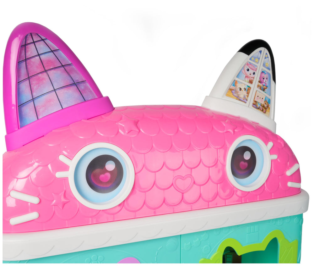DREAMWORKS Gabby's Dollhouse Surprise toy box reveals secret accessories