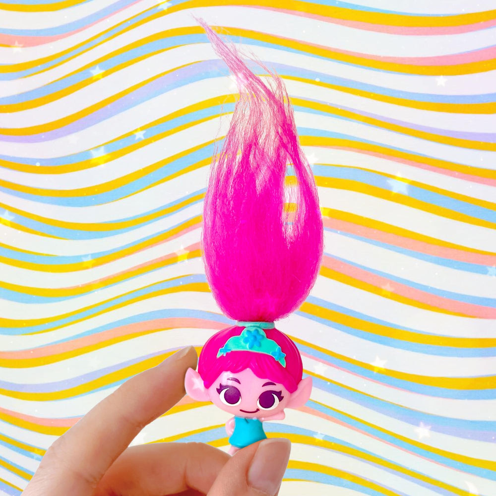 DREAMWORKS TROLLS Mineez collectible figures support imaginative play sessions.