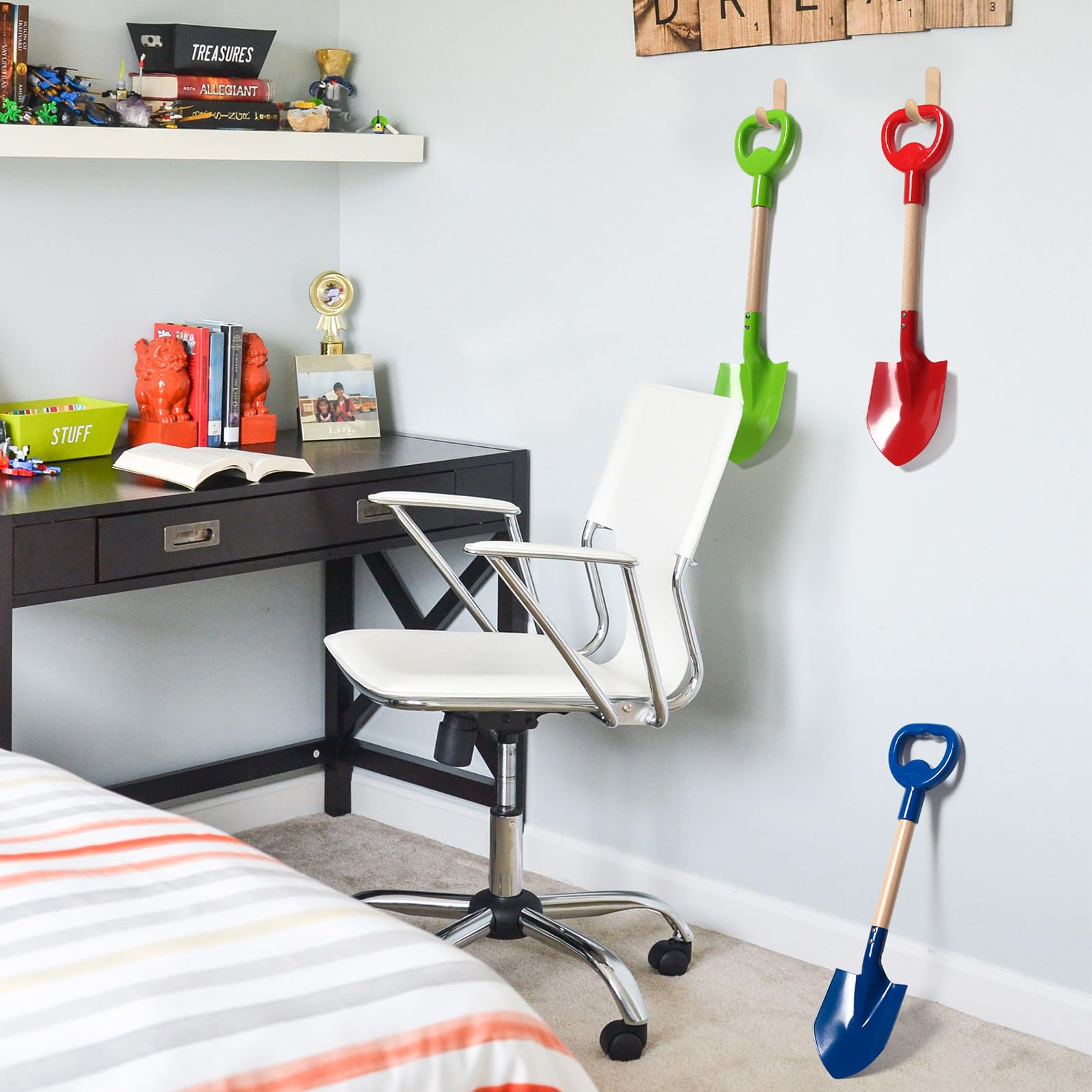 Dsmile kids’ beach shovel sparks outdoor play and hand-eye coordination.