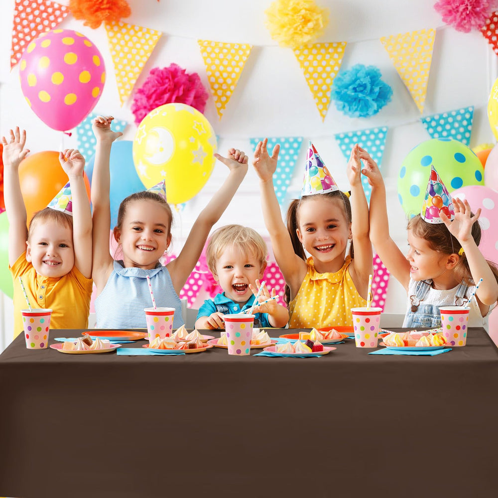 Dunzoom four-pack tablecloth set adds value for large gatherings.
