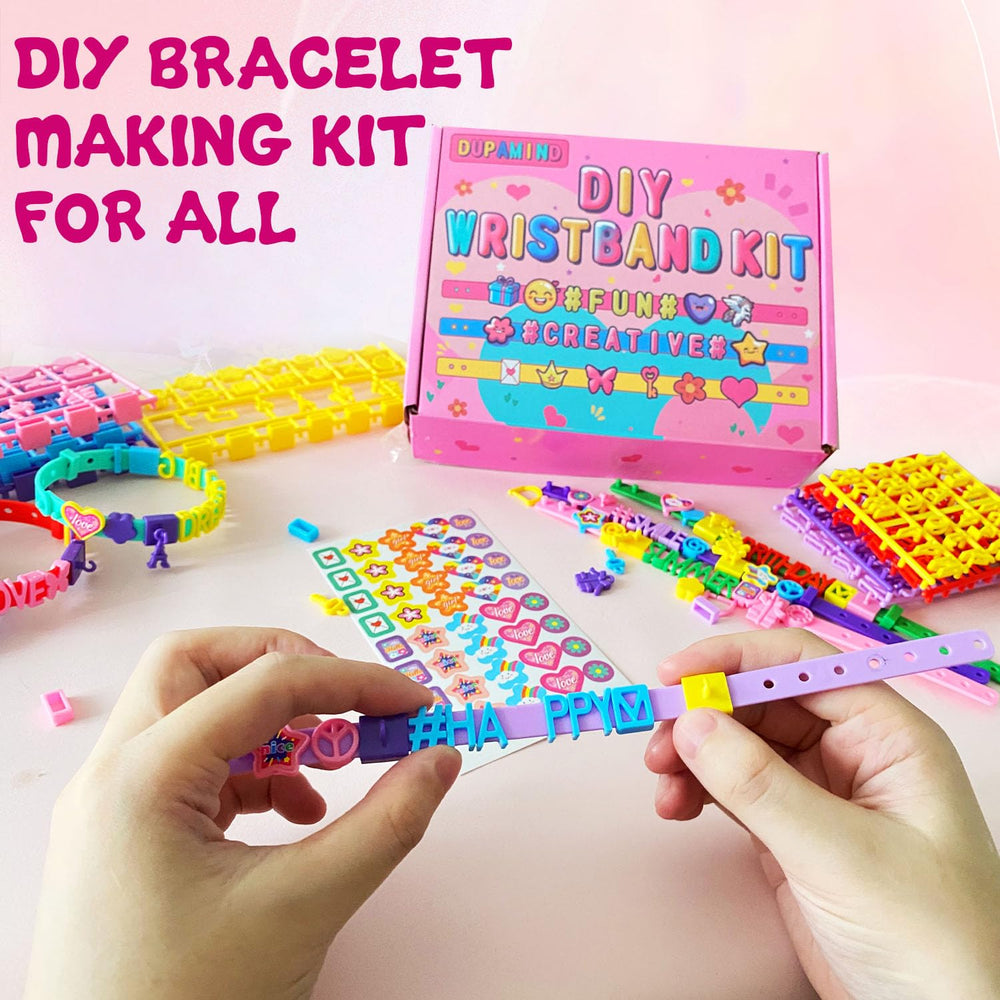 Children crafting together at a birthday with the Dupamind kit