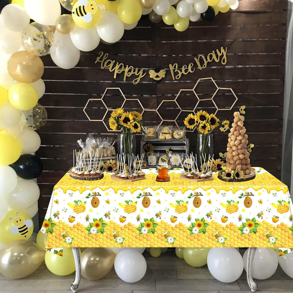 Dvaorc easy-clean spill-proof tablecloth helps quick party returns