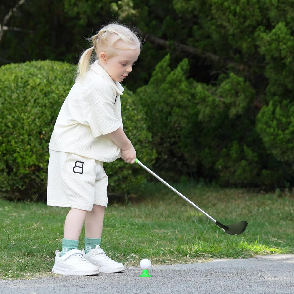 Dyienocs kids golf clubs set: putting cups to build aim and accuracy.