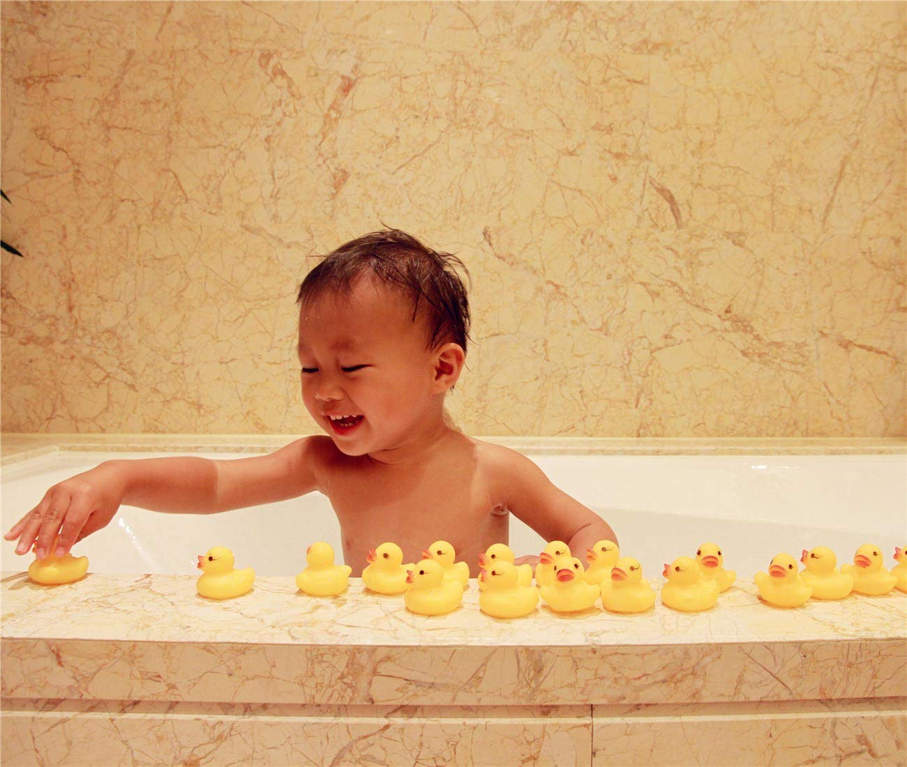 DZTIAN playful ducks in tub scene demonstrate easy grip and squeak play.