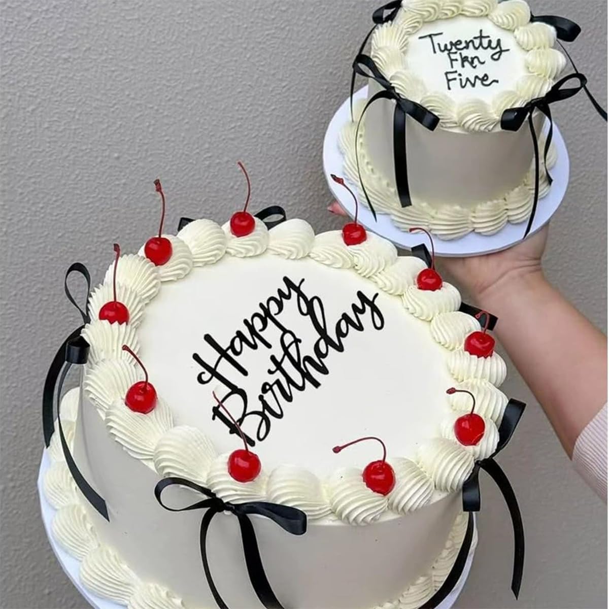 EIOAUY cake toppers are easy to place on desserts to elevate presentation.