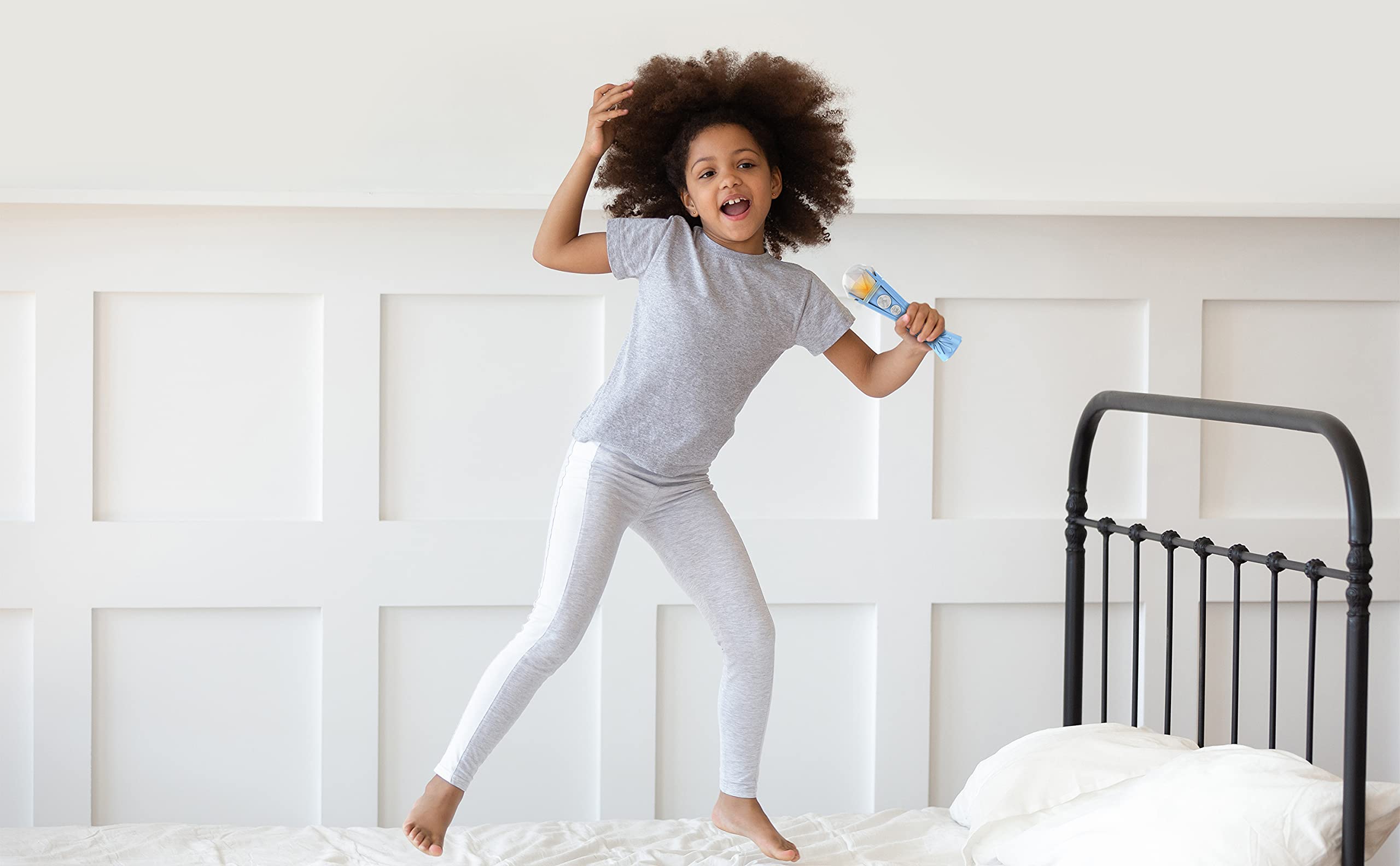 ekids Frozen Sing Along Microphone is lightweight and portable for play on the go.