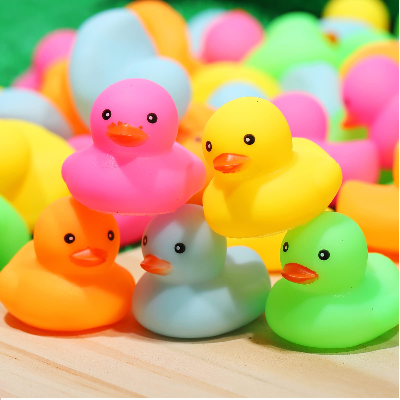 EKisemio ducks serve as party decorations and pool game props.