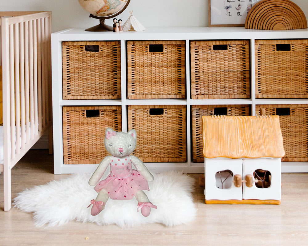 elskandi Caterina pink bow detail adds a cute, gift-ready touch.