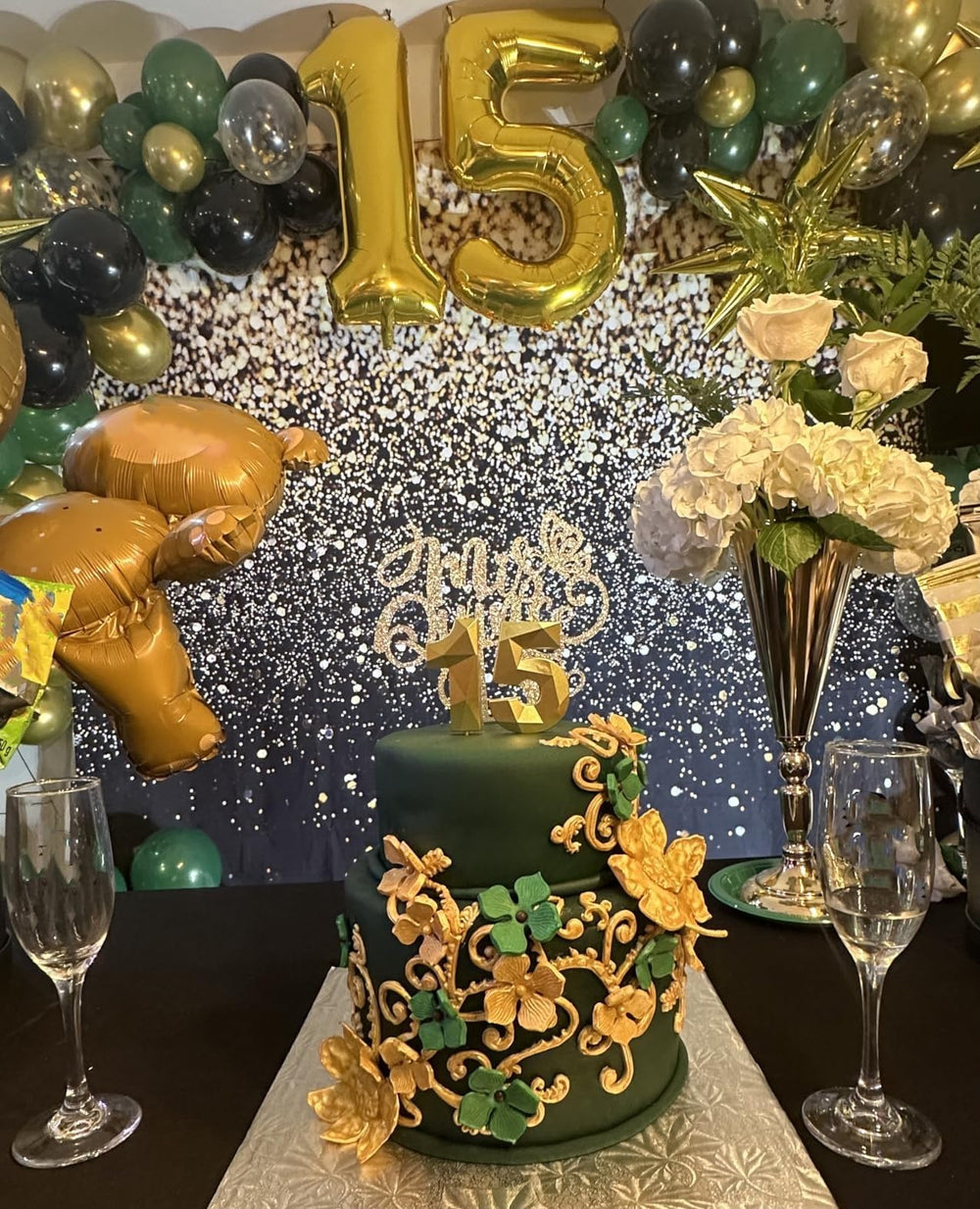 Enyeopd 40-inch black 15-number balloon adds dramatic party decor