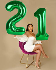 Enyeopd 40-inch number balloon 21 as a versatile photo prop.
