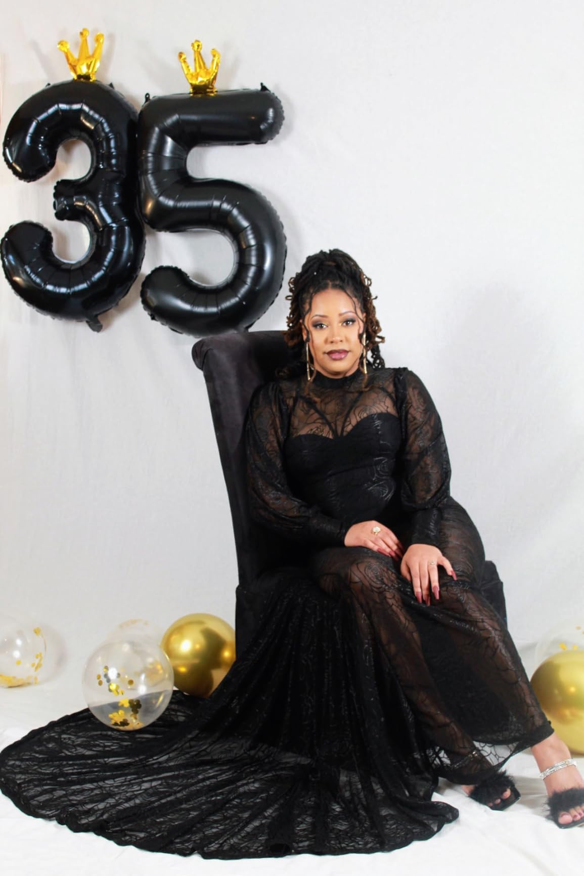 Enyeopd 40-inch gold number balloon creates elegant accent for weddings and anniversaries