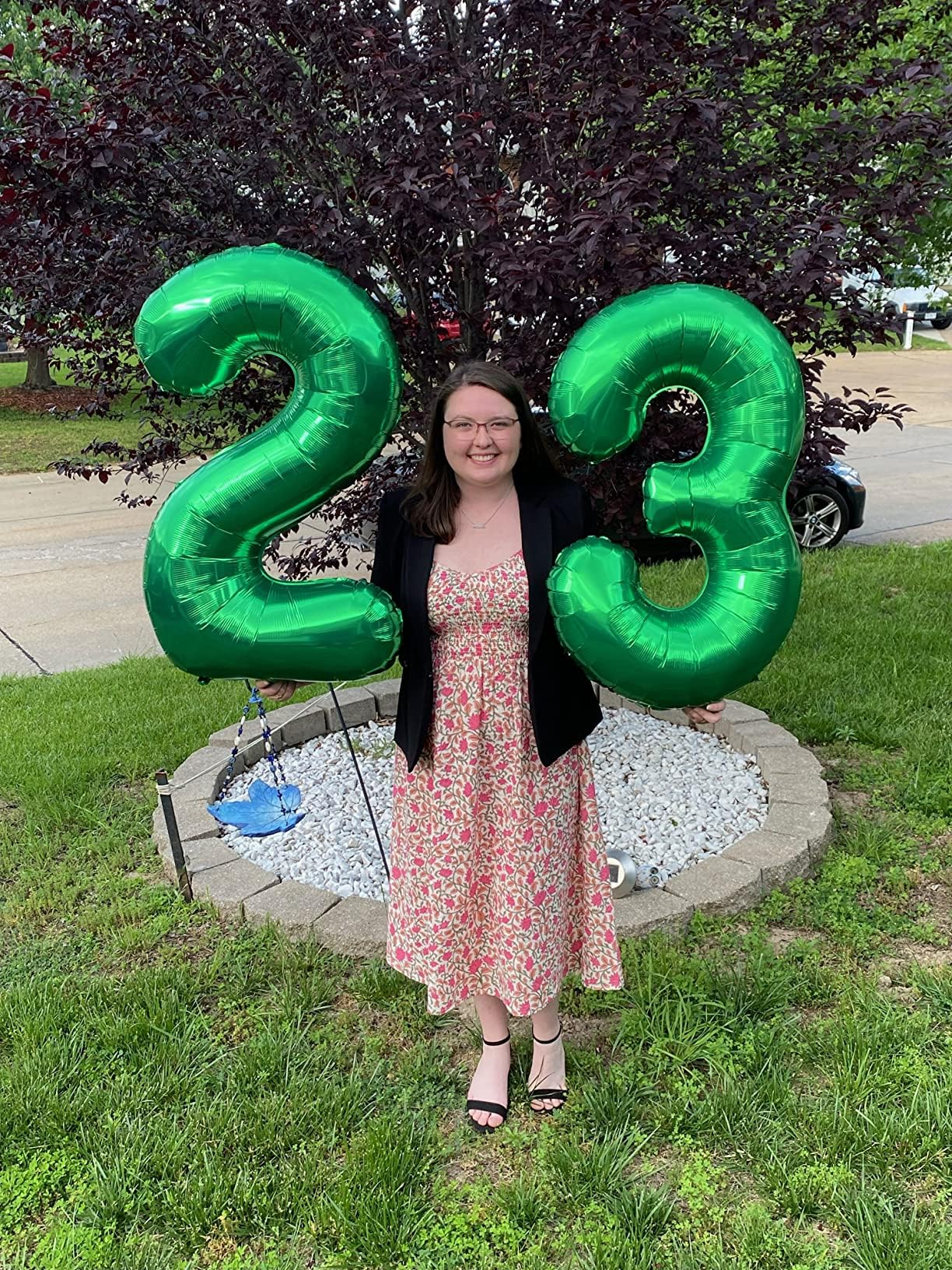 Enyeopd Number 25 balloon wall arrangement creates stylish backdrops.