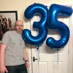 Enyeopd Number 25 balloons closeup shows smooth surface and vivid color.