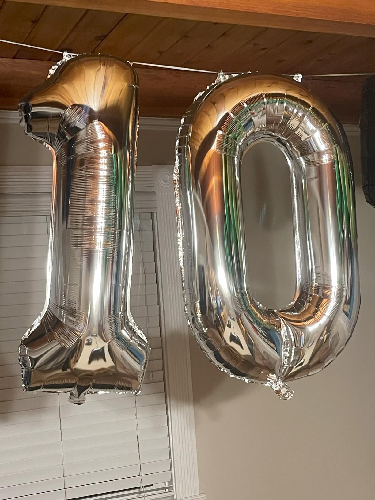 Enyeopd 60th birthday backdrop with silver numeral balloon accent.