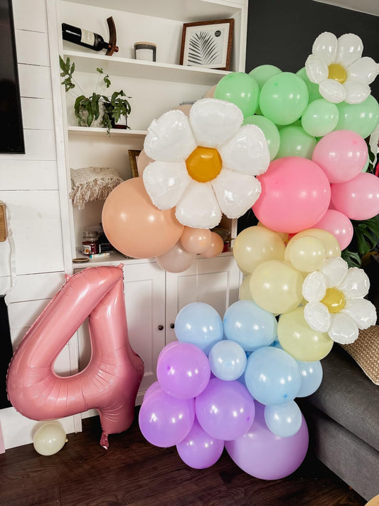 Enyeopd Pearl Pink large number balloon setup; easy to hang and stack for instant party vibes.