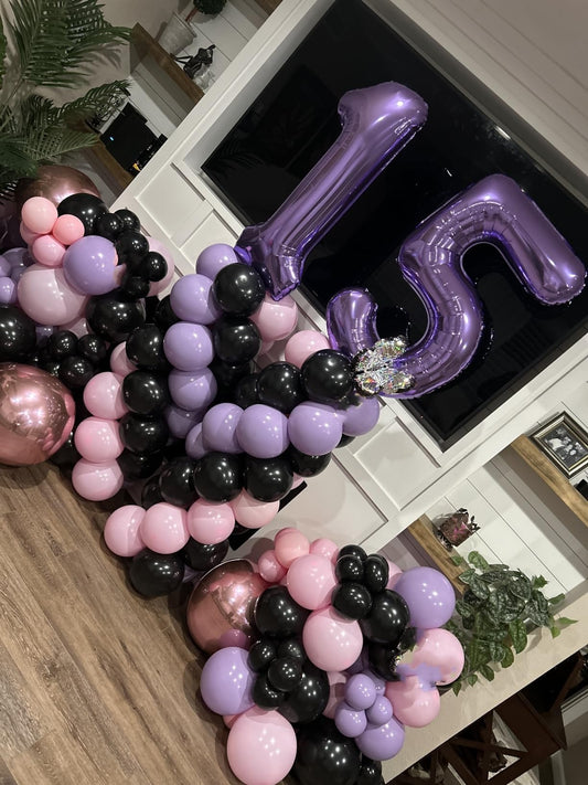 Enyeopd two-color number balloons pack for customizable themes.