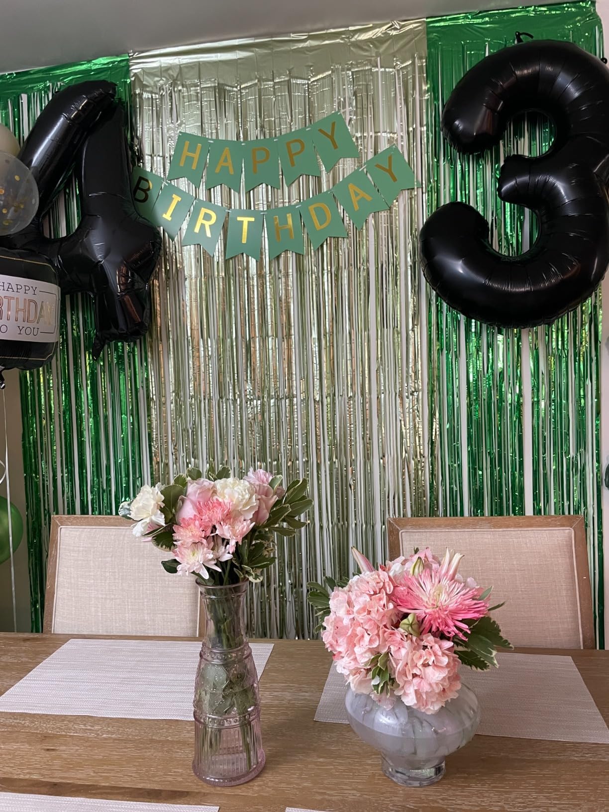 Enyeopd color options to match any party theme and palette.