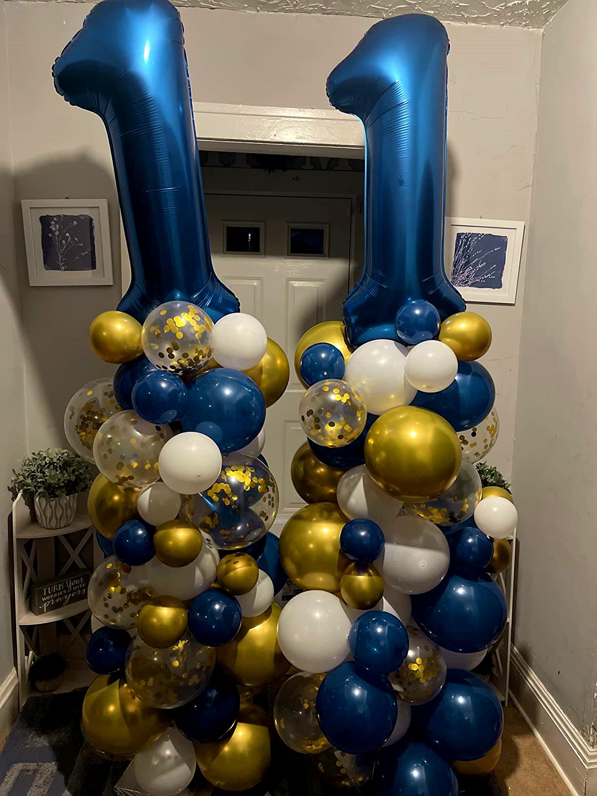 Enyeopd wedding anniversary decor with bold numeral balloon centerpiece.