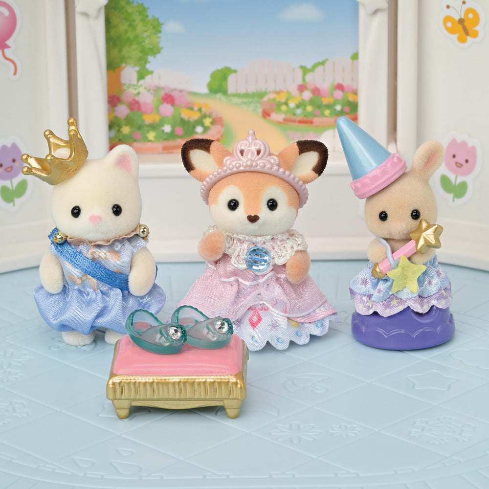 Epoch Sylvanian Families Recital Set: Gilly silk cat baby prince figure enhances imaginative role‑play.