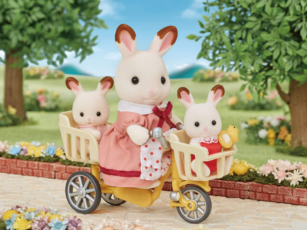 Epoch Sylvanian Families miniature details spark creative narratives in tiny worlds.