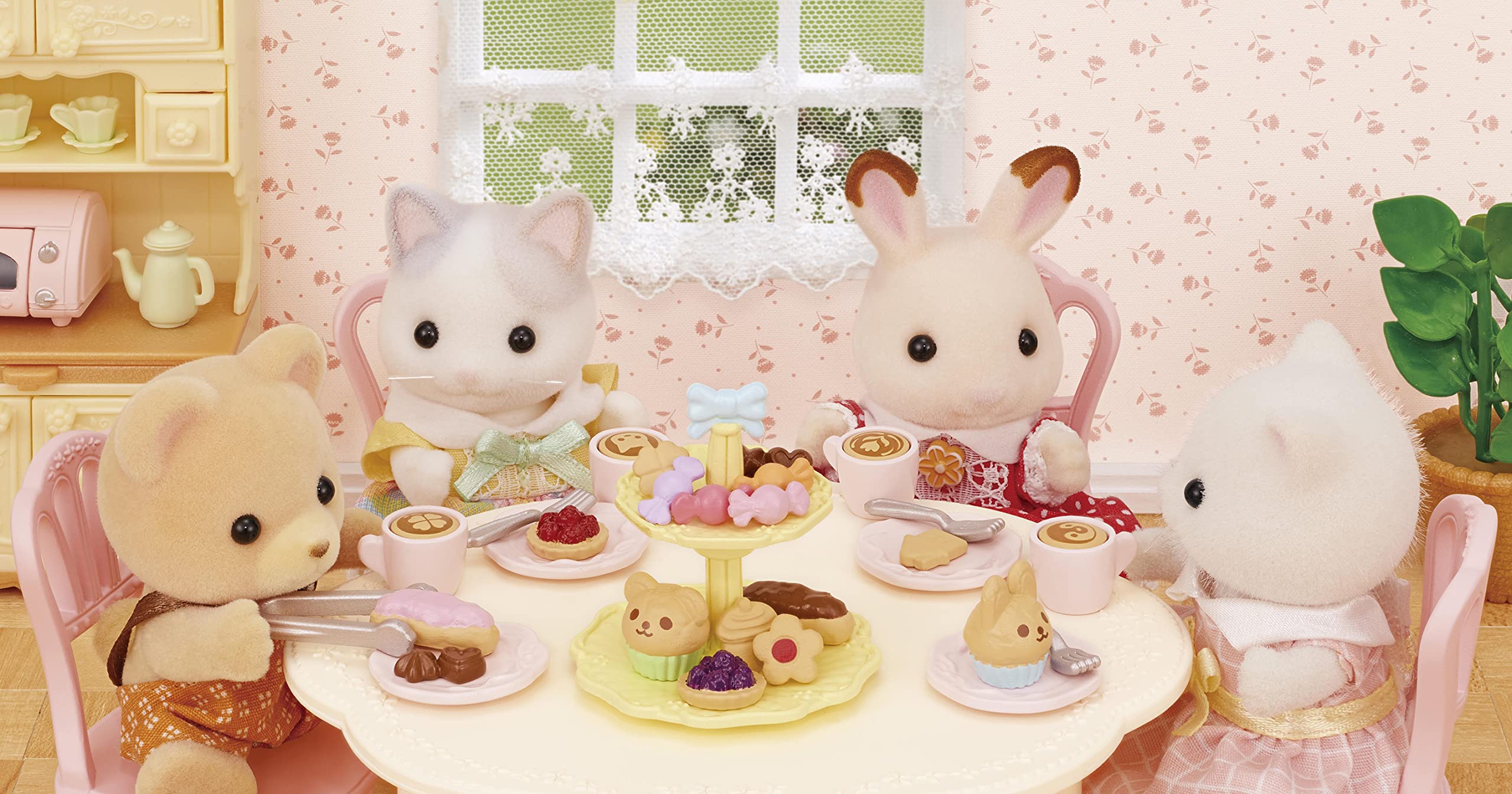 Epoch Sylvanian Families sweets party set latte art accents invite café roleplay.