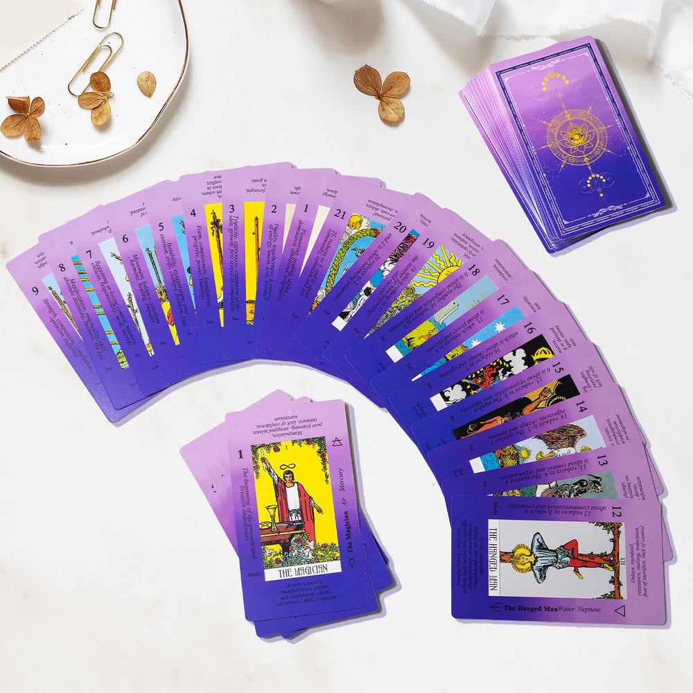 Erbacan velvet pouch keeps the tarot set portable and protected.