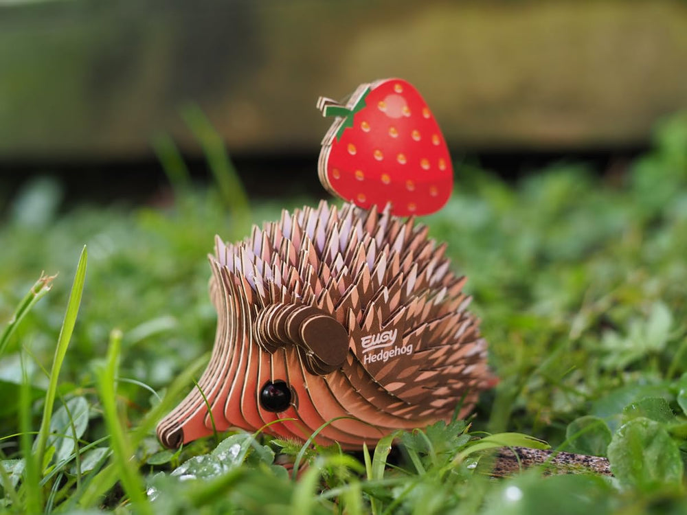 Kids assembling EUGY Hedgehog, ages 6+, quiet activity.