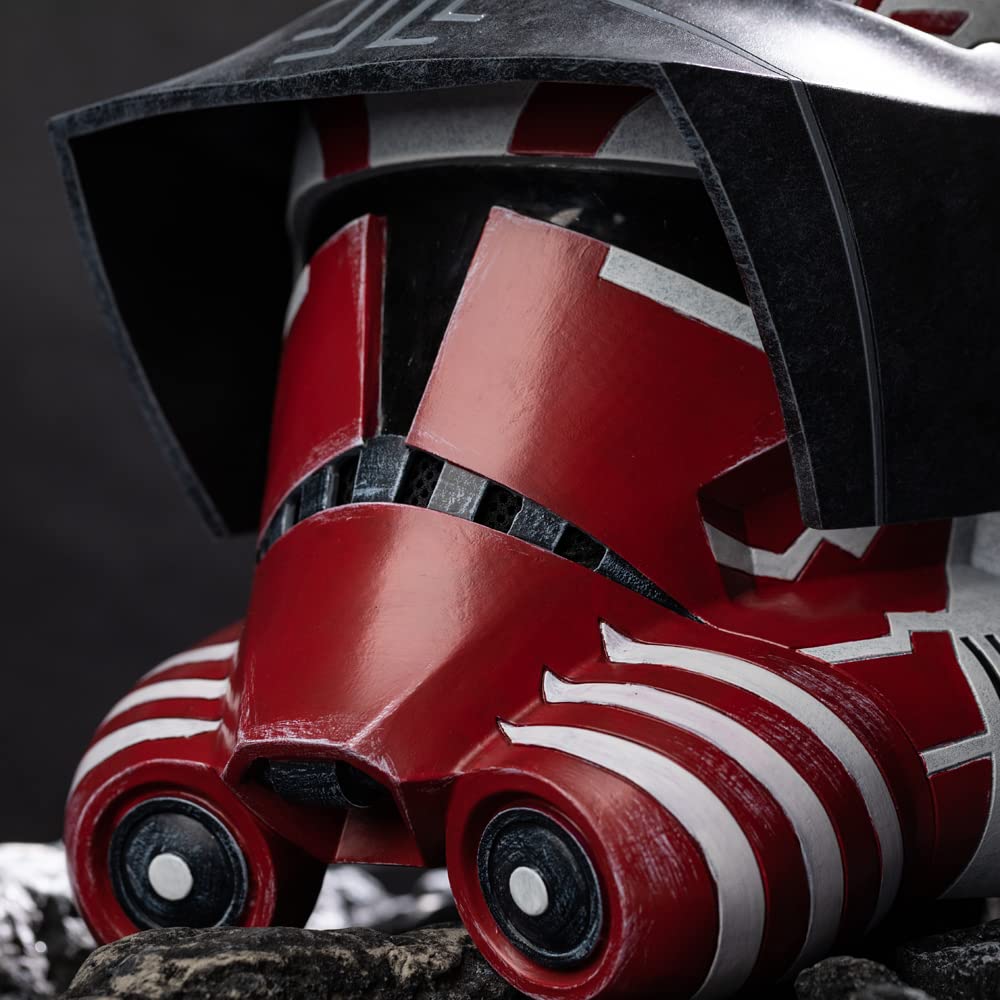 Evere Commandr Thorn Helmet weighs about 1.2 kg for presence.