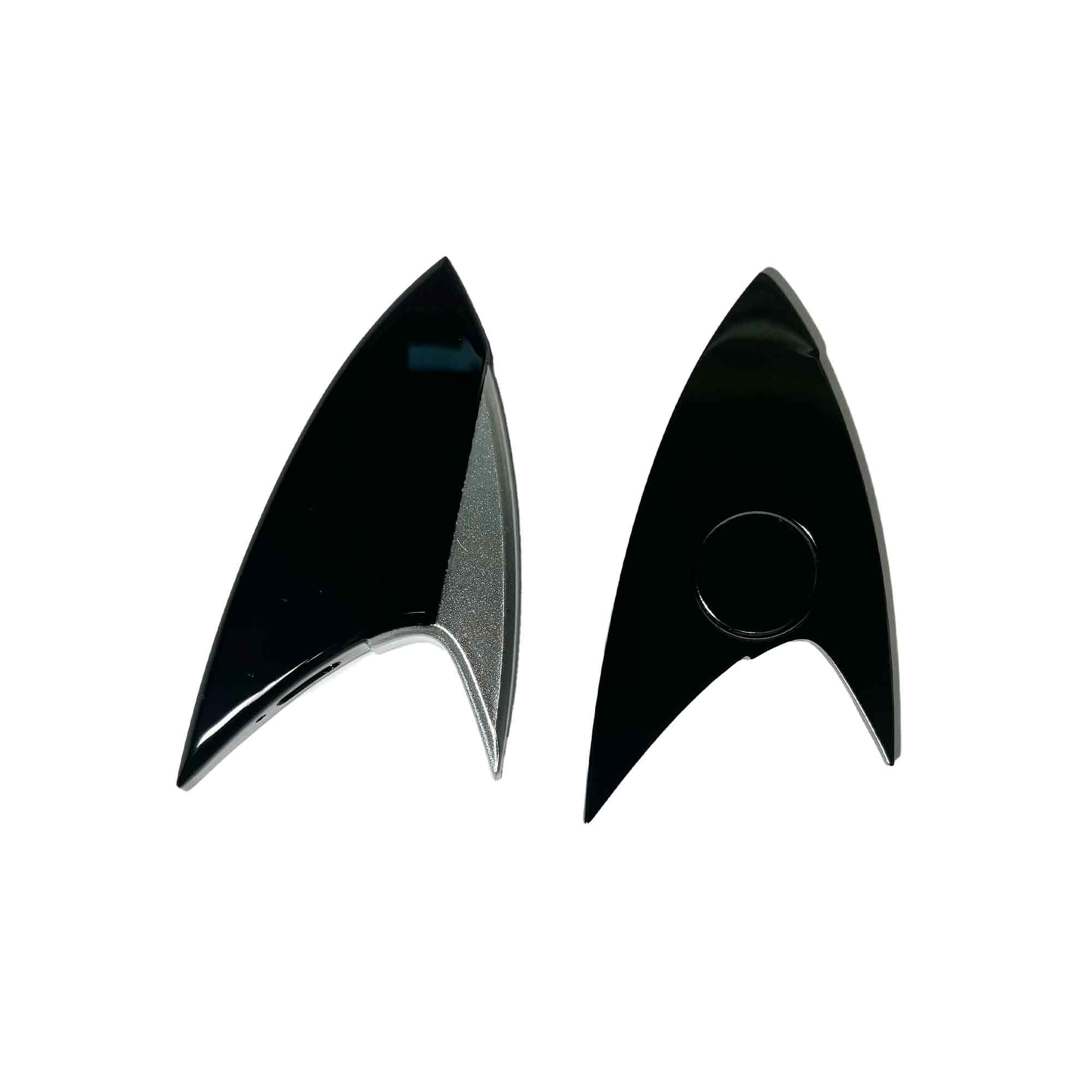 FAMETEK display case included, safe display of the ComBadge