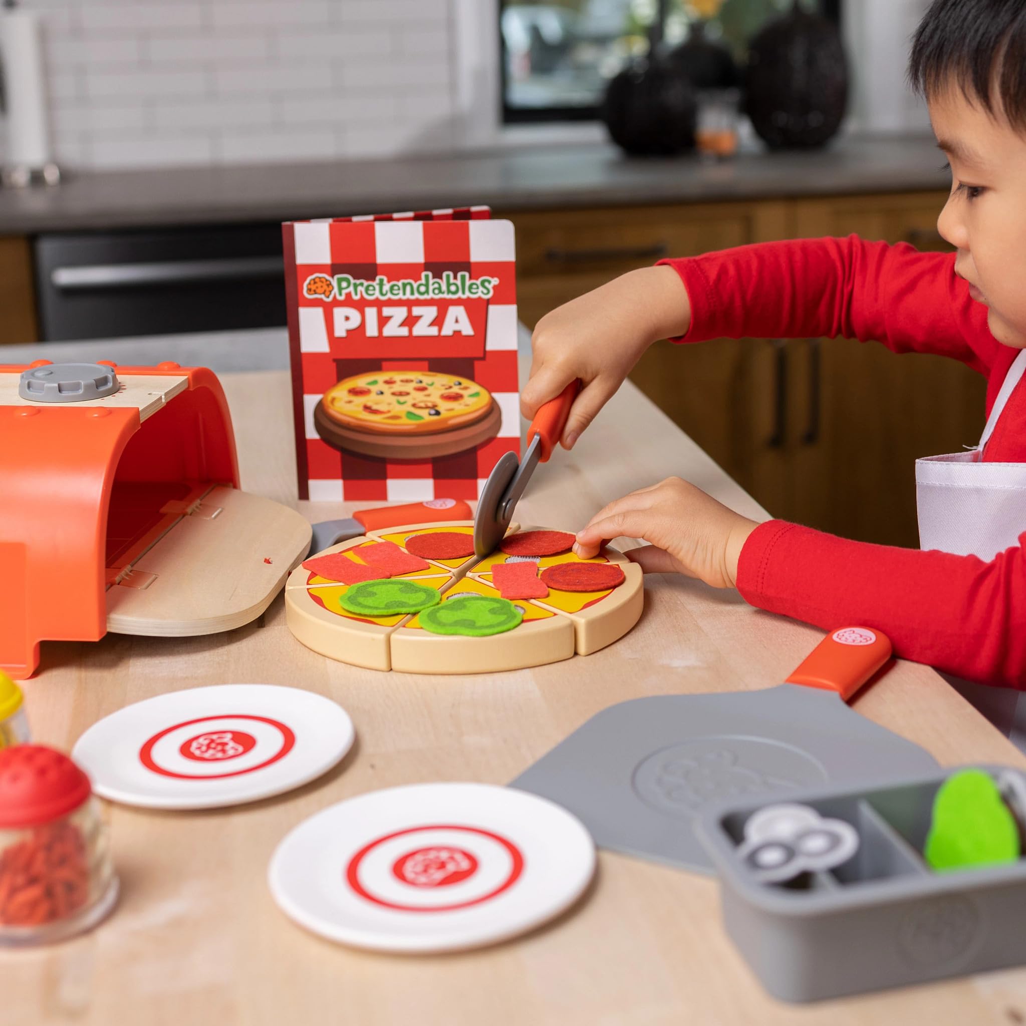 Fat Brain Toys Pretendables Backyard Pizza Oven Set toy cutter and spatula for serving