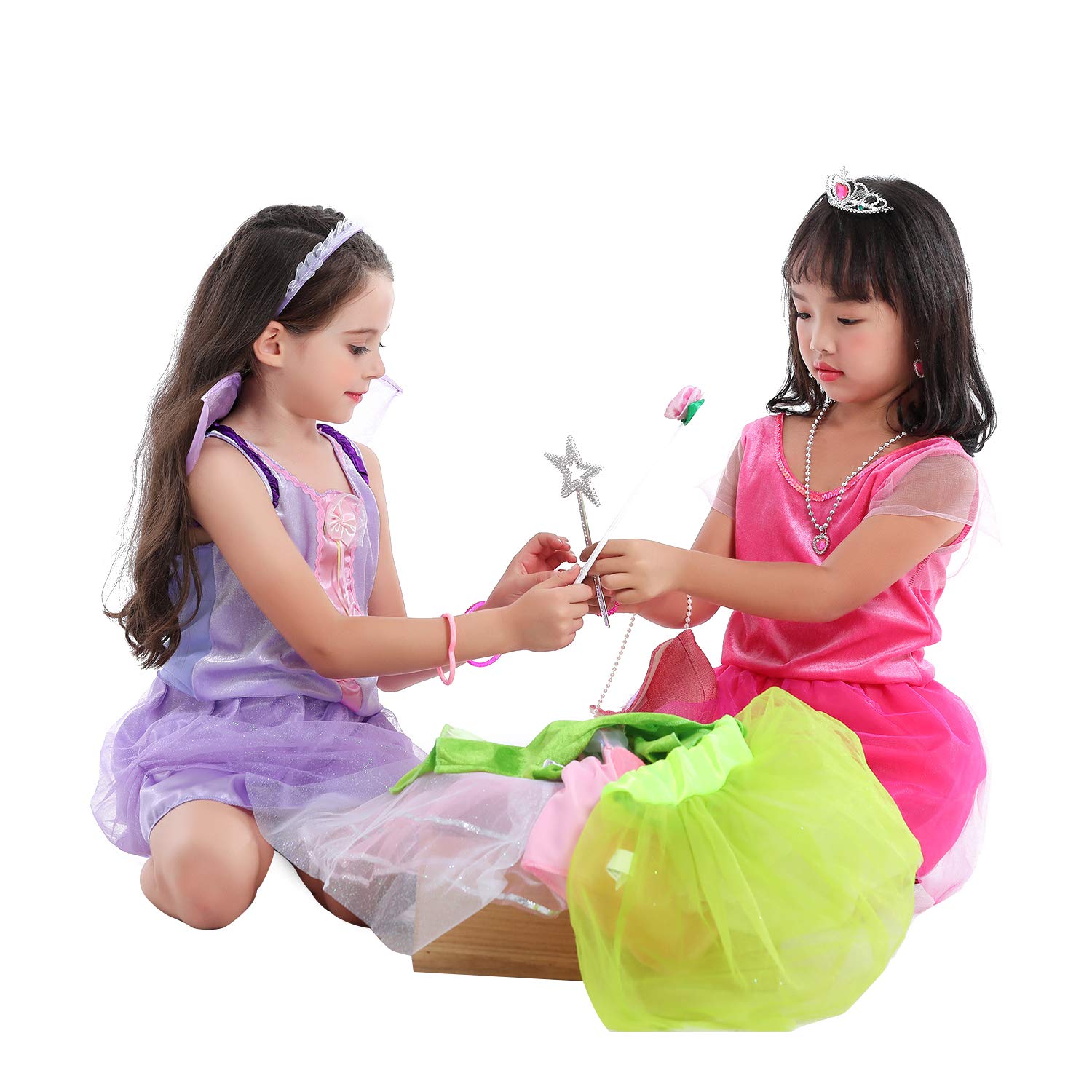 Fedio dress up trunk bride accessories for pretend weddings and parties.
