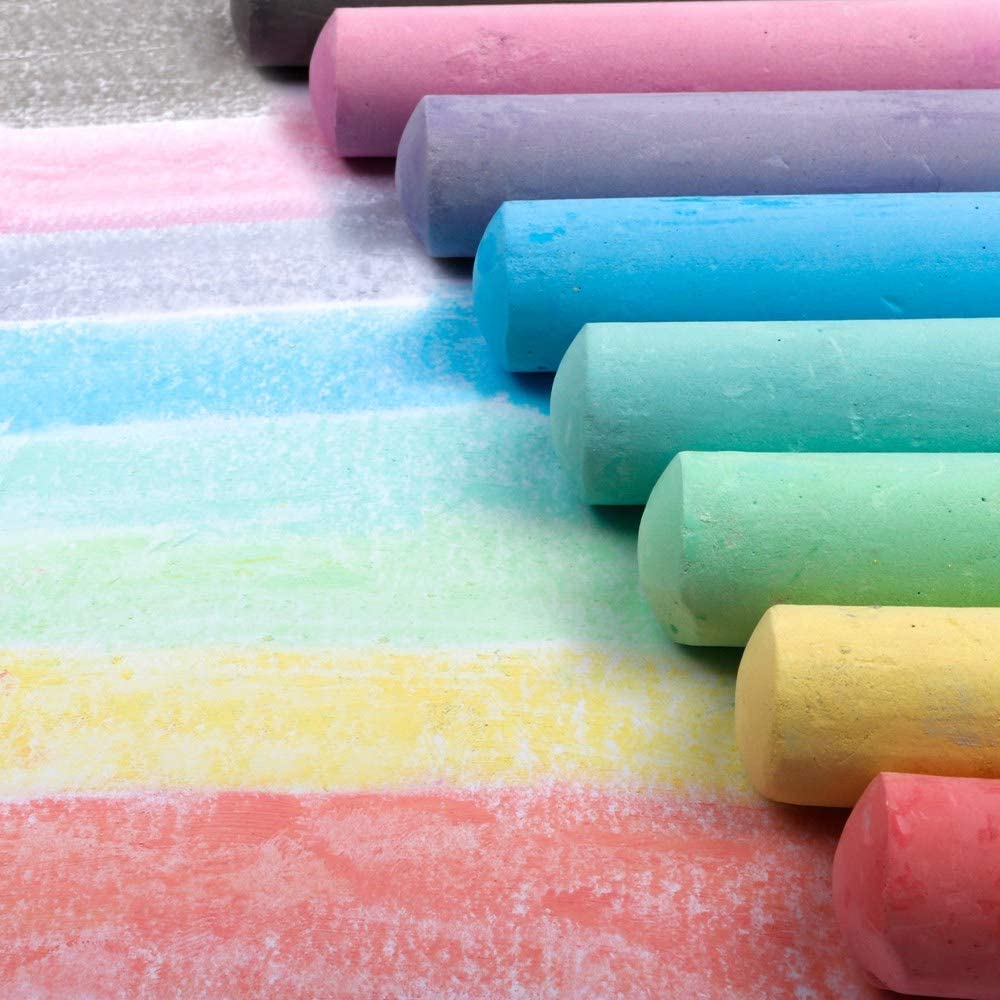 Feela chalk measures 4.2 inches, easy for little hands to grip.