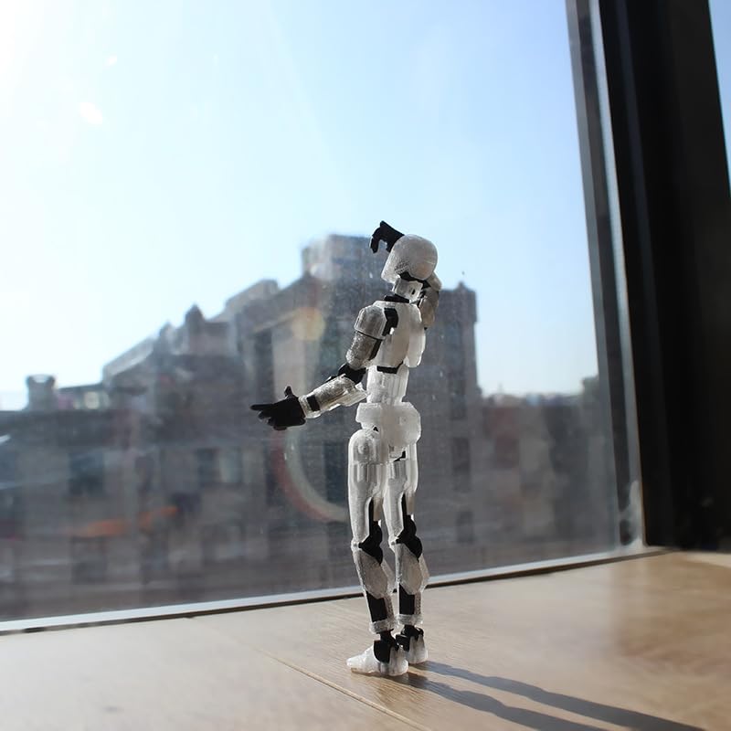 Feeccant Titan 13 display-ready figure enhances desktop decor