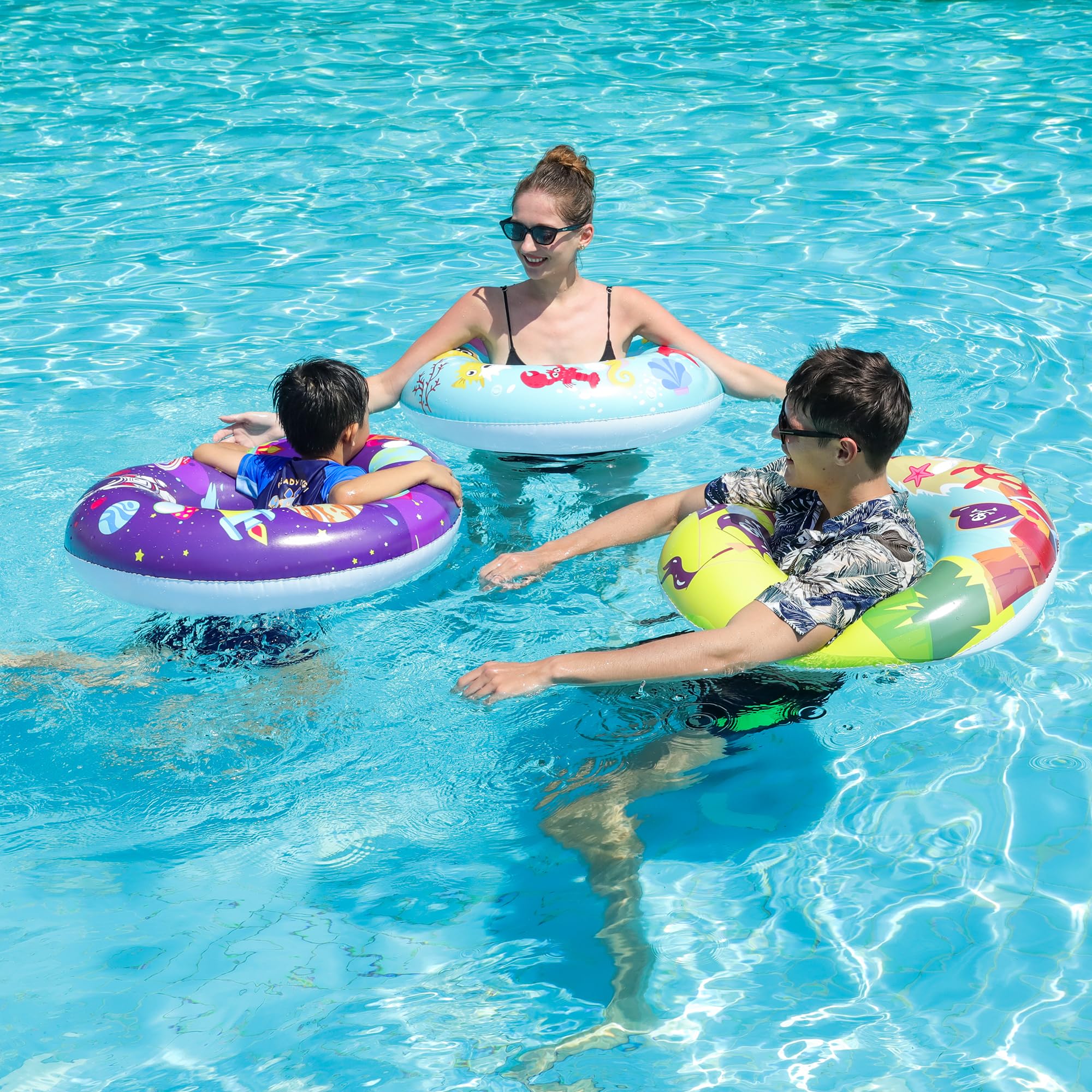 FindUWill 2-pack beach balls paired with floats for beach and pool games.
