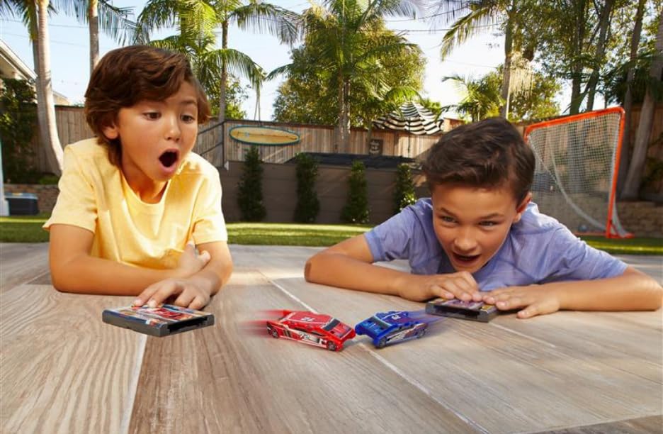 FLAT 2 FAST crash play on flat surface for quick thrills