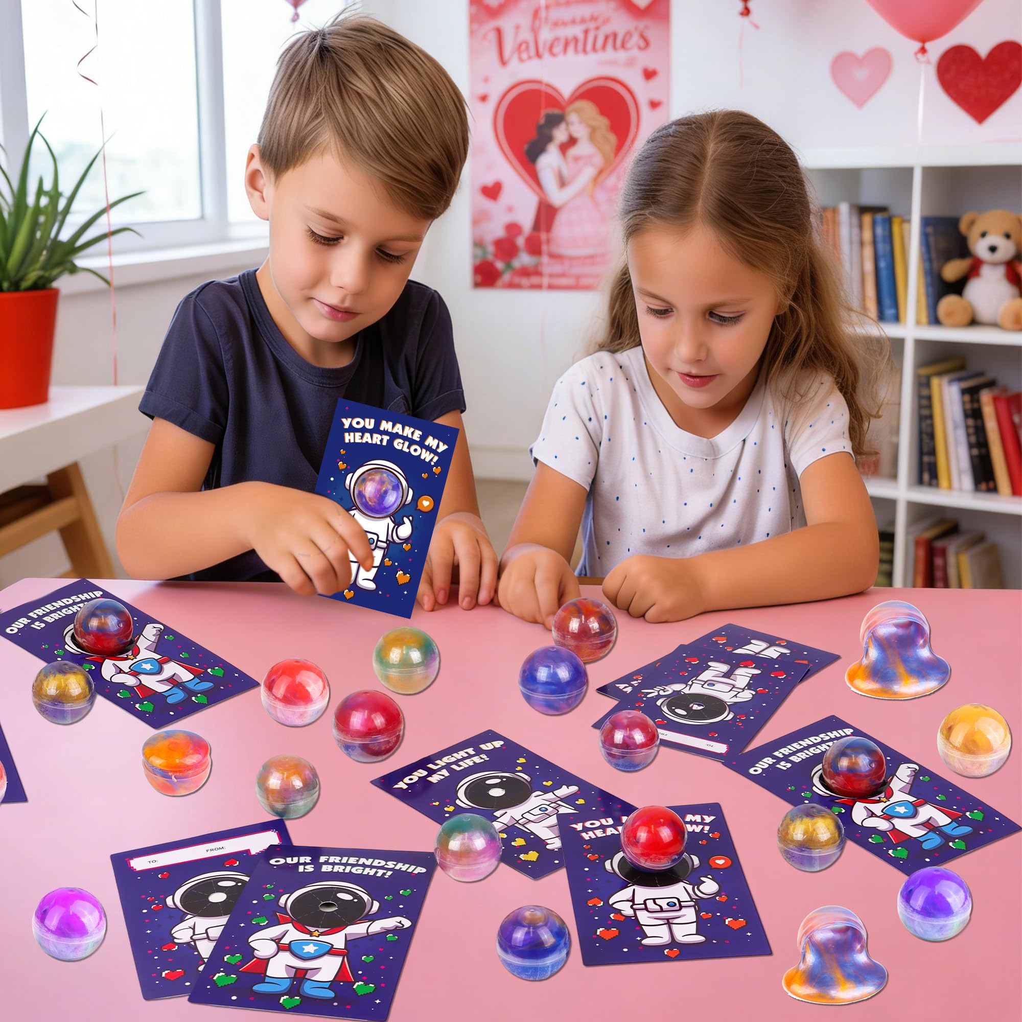 FLYSNK glue-dots-pack keeps decorations neatly attached