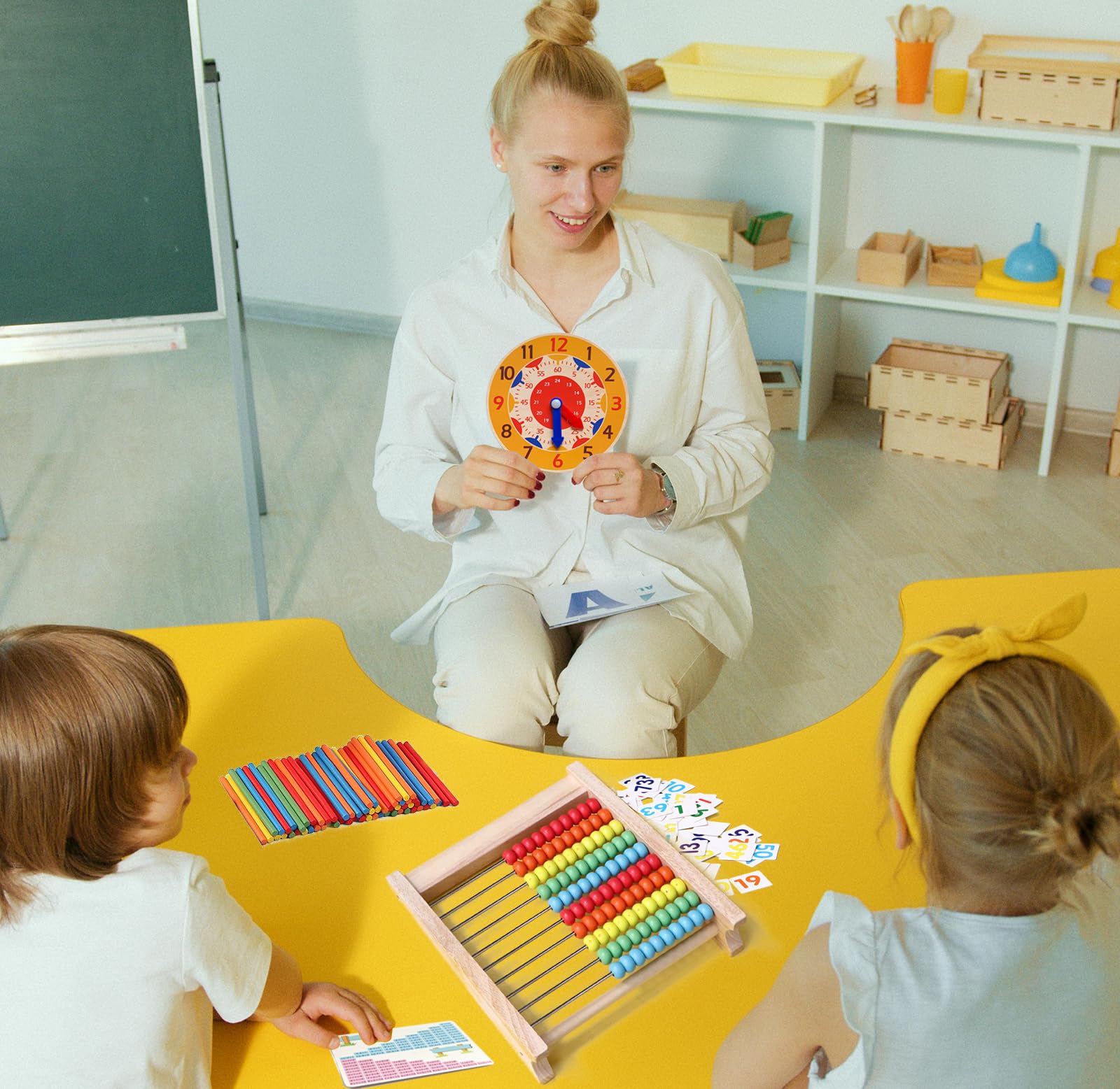 Flzoaveus wooden learning clock with movable hands for time-telling practice.