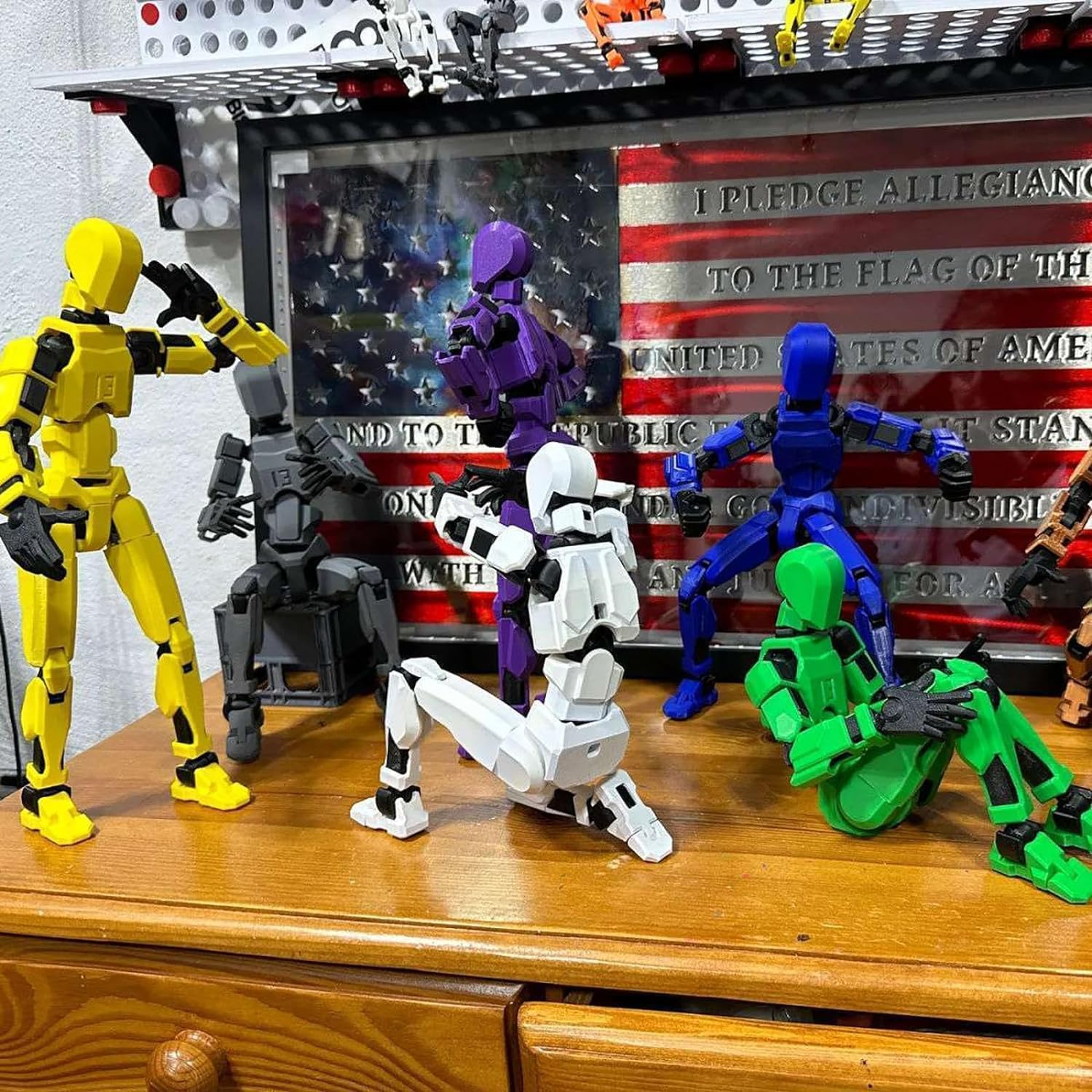 FoxVilla Titan13 Dummy13 tabletop display option doubles as stylish desk decor