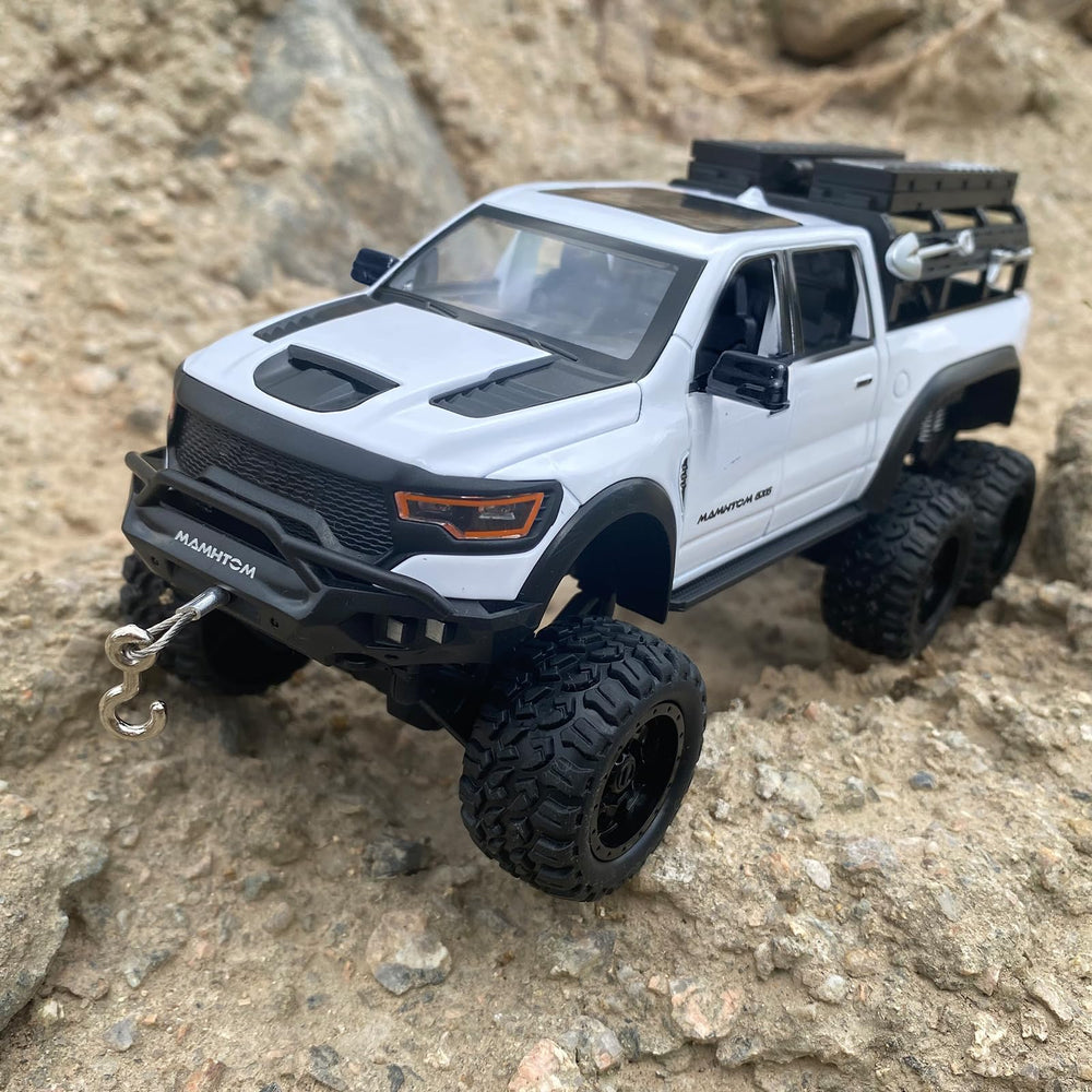 FRJV Mammoth 1/24 diecast pickup gift packaging highlights a ready-to-gift presentation.