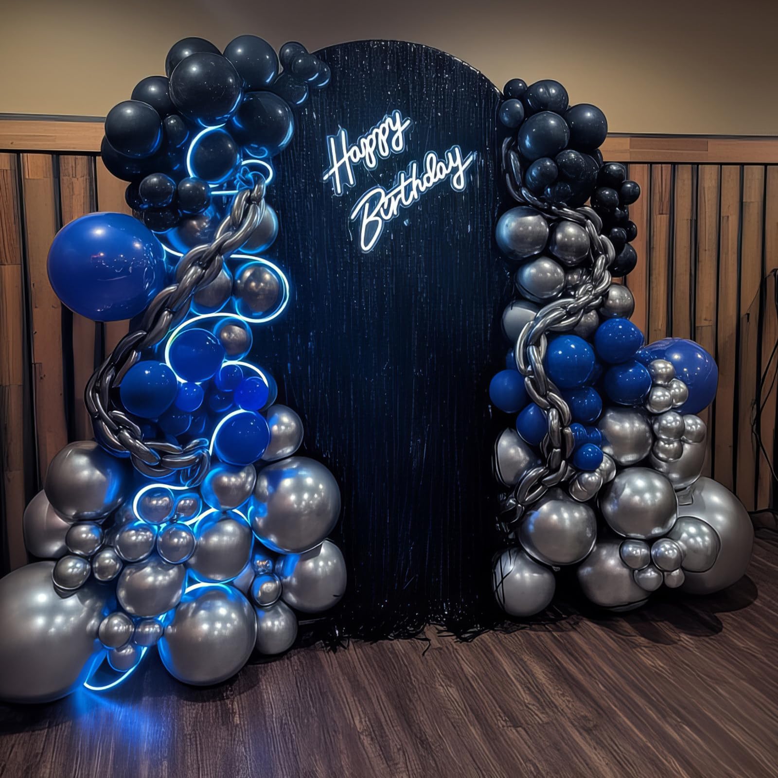 Froova silver chrome balloons shine for milestone party décor.