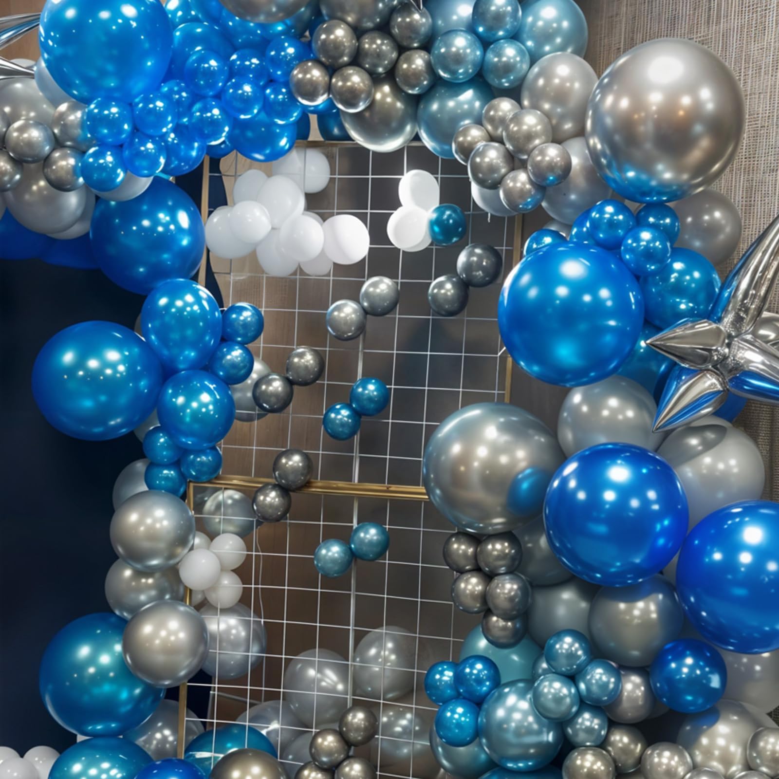 FunHot star foil balloon shines as a focal ceiling or wall accent