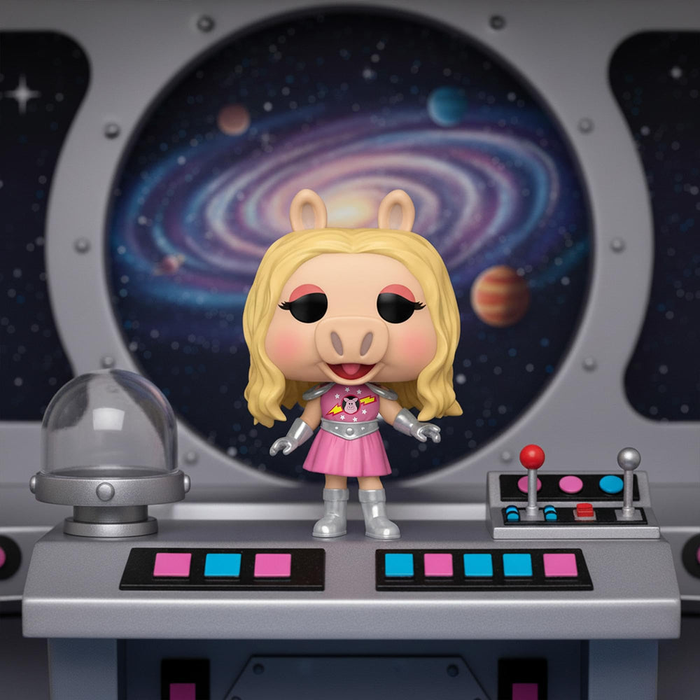 Funko Pop! First Mate Piggy side view showcases fine detailing